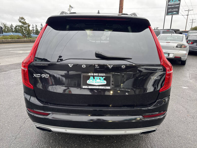 2016 Volvo XC90 T6 Momentum