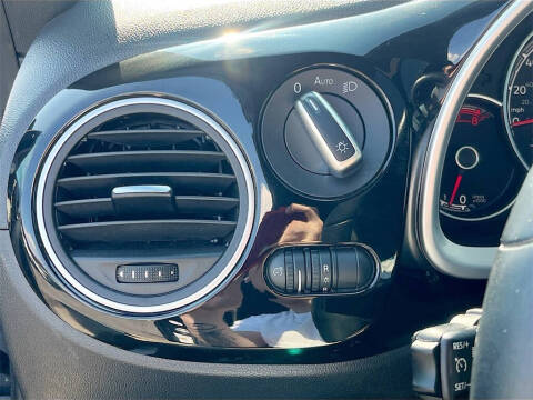 2019 Volkswagen Beetle 2.0T SE