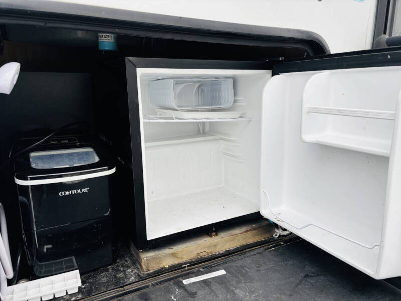 2021 Cherokee Grey Wolf Black Label 23DBHBL