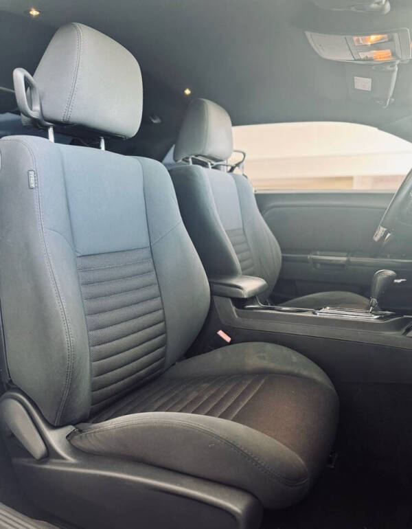 2012 Dodge Challenger SXT Plus