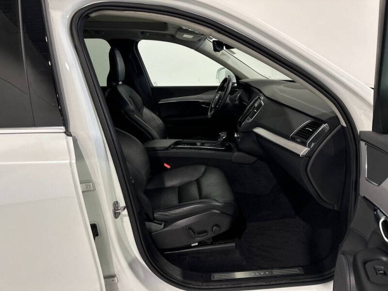 2022 Volvo XC90 T5 Momentum