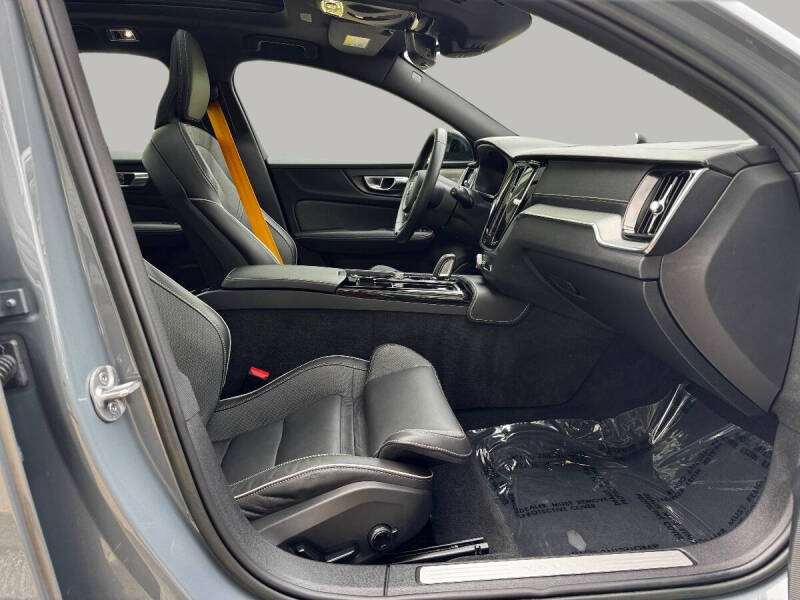 2022 Volvo V60 Recharge T8 Polestar Engineered