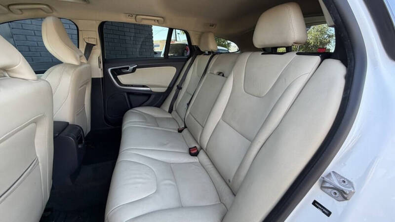 2015 Volvo V60 Cross Country T5