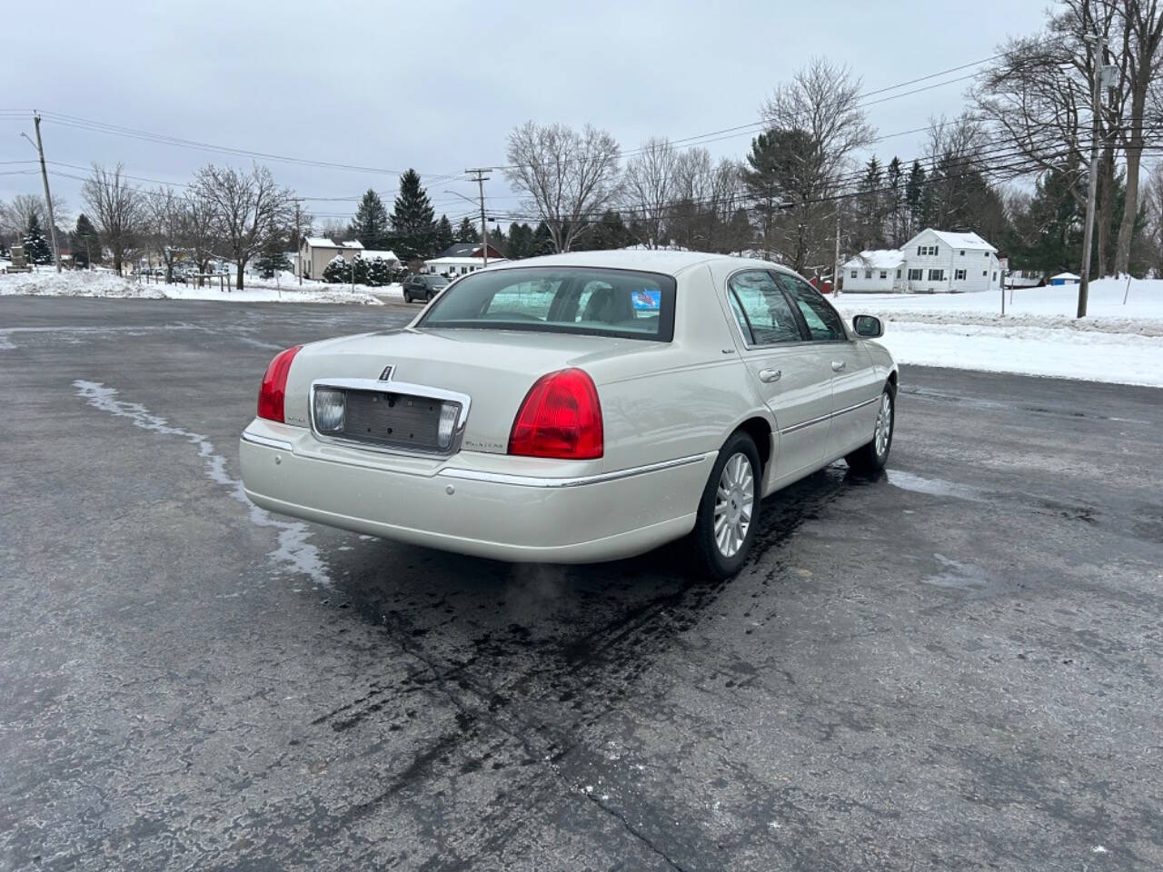 2005 Lincoln Town Car for sale at Main Street Motors Of Buffalo Llc in Springville, NY