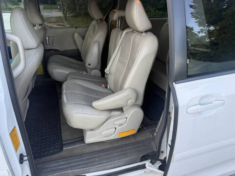 2012 Toyota Sienna XLE 8-Passenger