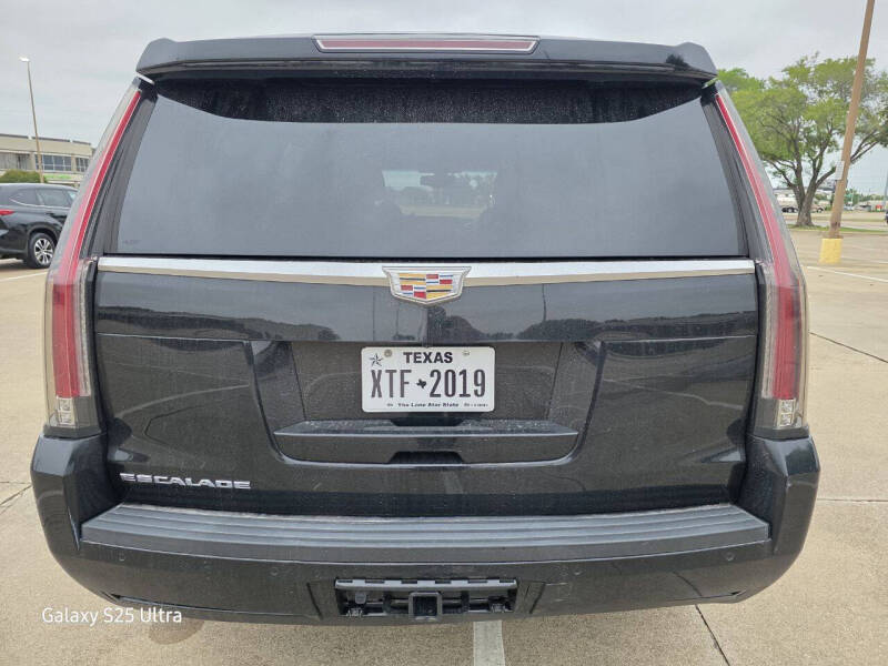 2017 Cadillac Escalade Standard