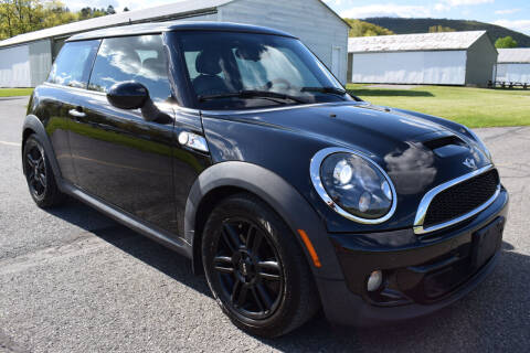 2013 MINI Hardtop for sale at CAR TRADE in Slatington PA