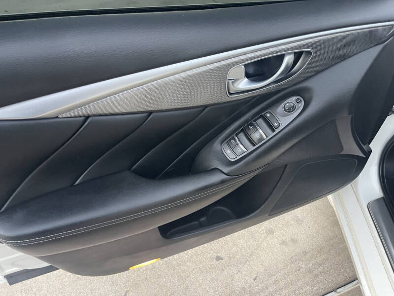 2015 Infiniti Q50 Premium