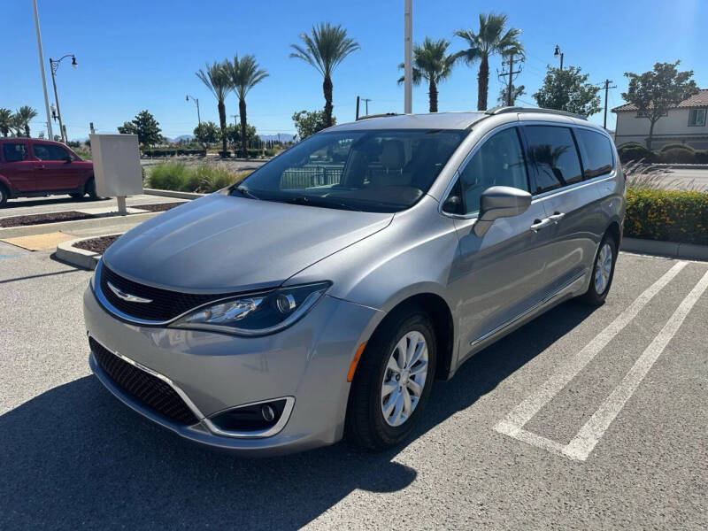 2017 Chrysler Pacifica Touring-L's photo