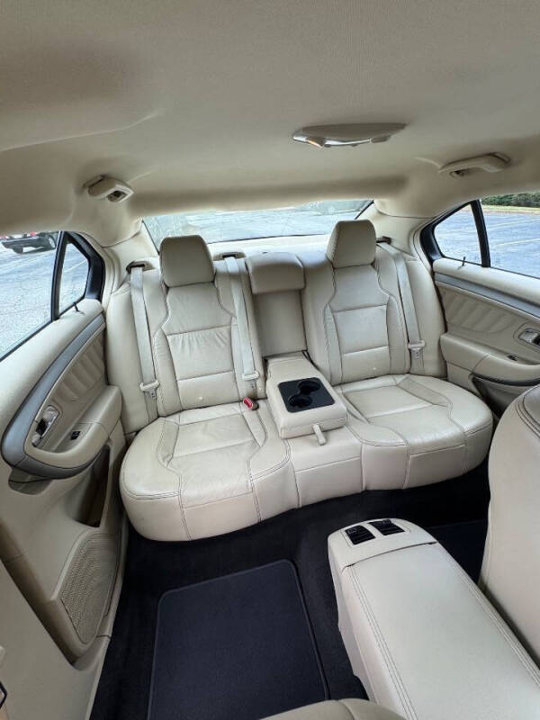 2015 Ford Taurus SEL