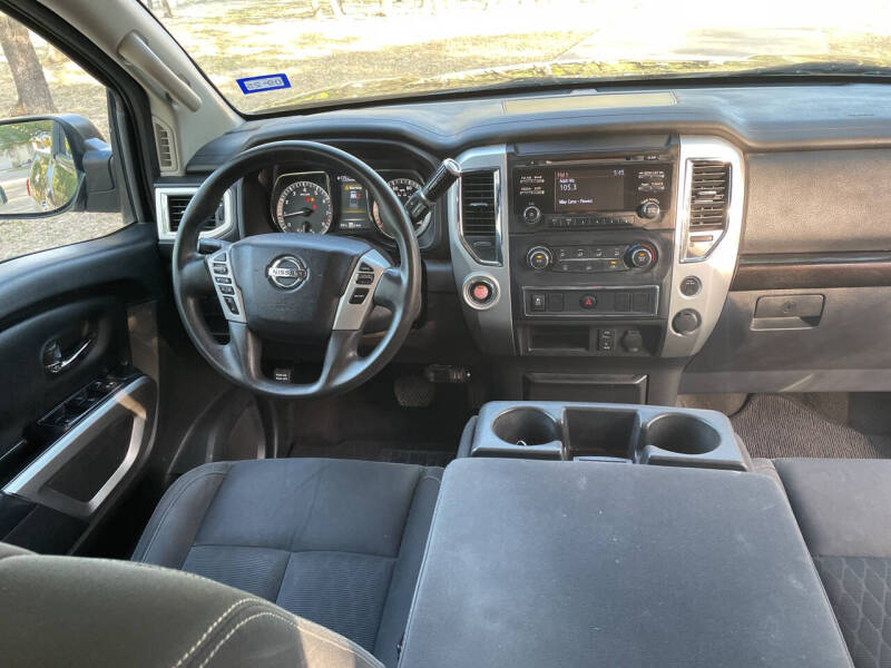 2017 Nissan Titan SV