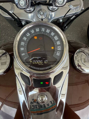 2019 Harley-Davidson FLDE Deluxe