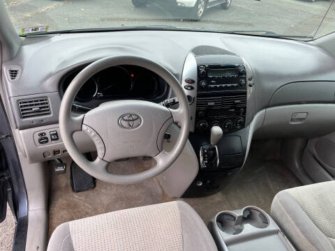 2009 Toyota Sienna LE 7-Passenger