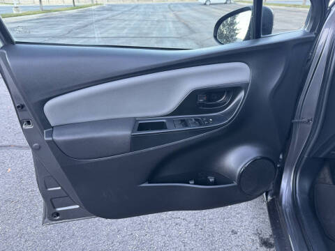 2015 Toyota Yaris 5-Door L