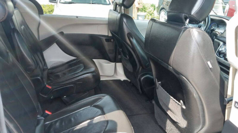 2017 Chrysler Pacifica Touring-L