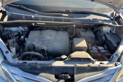 2017 Toyota Sienna LE 8-Passenger