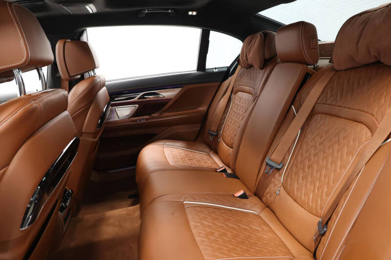 2022 BMW 7 Series M760i xDrive