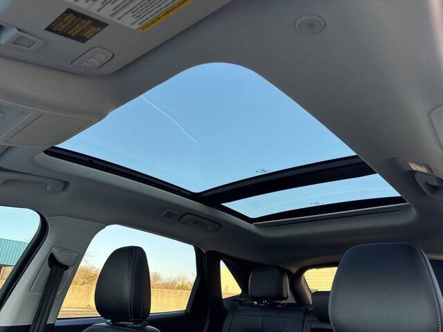 2022 Ford Escape Hybrid Titanium