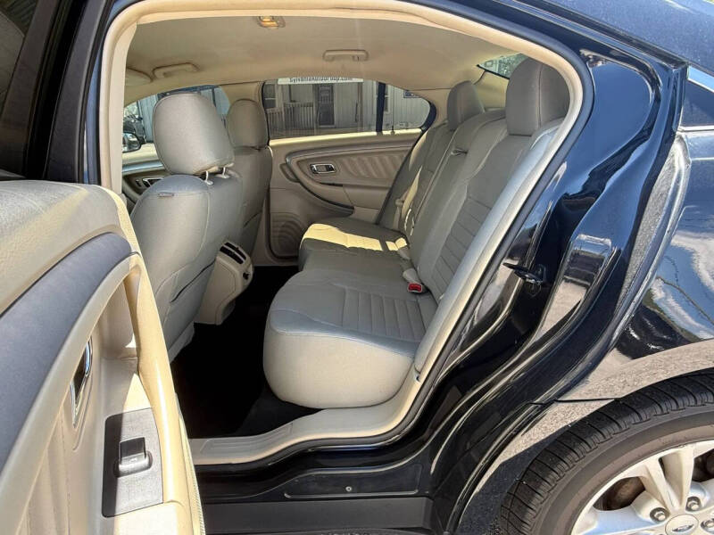 2018 Ford Taurus SE