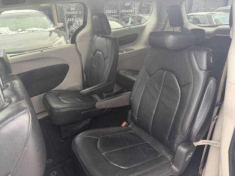 2017 Chrysler Pacifica Touring-L