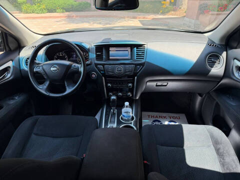 2016 Nissan Pathfinder SV