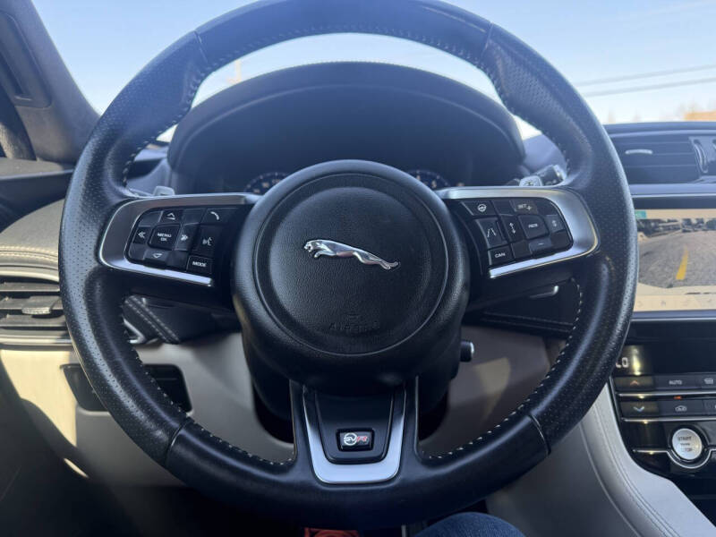 2020 Jaguar F-PACE SVR