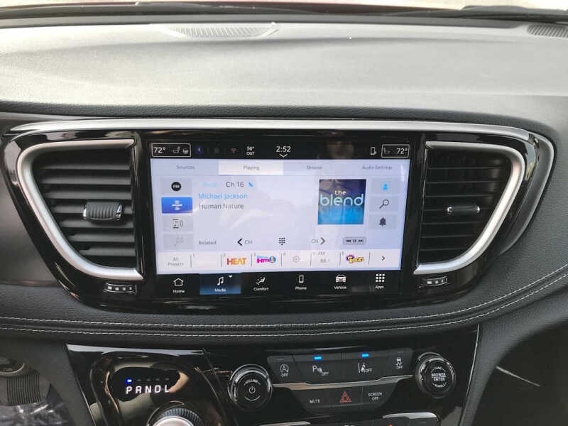 2026 Chrysler Pacifica Select