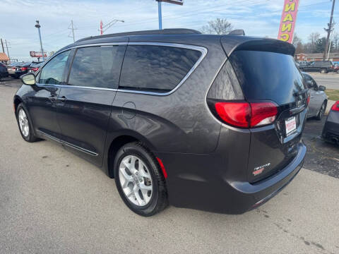 2017 Chrysler Pacifica Touring-L