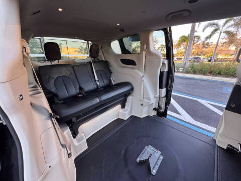 2017 Chrysler Pacifica Touring-L