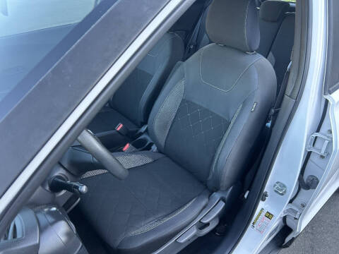 2019 Nissan Kicks S