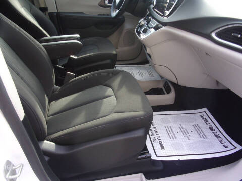 2024 Chrysler Voyager LX