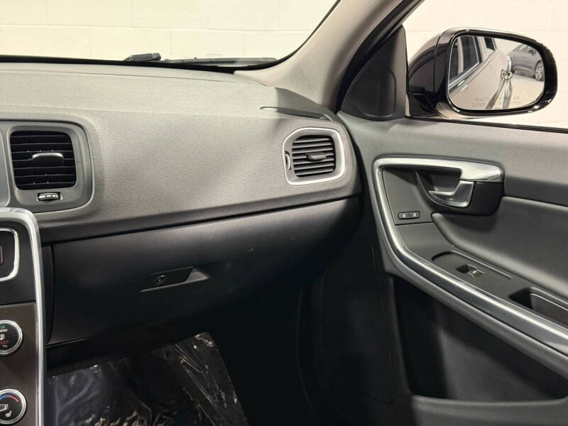 2016 Volvo V60 Cross Country T5