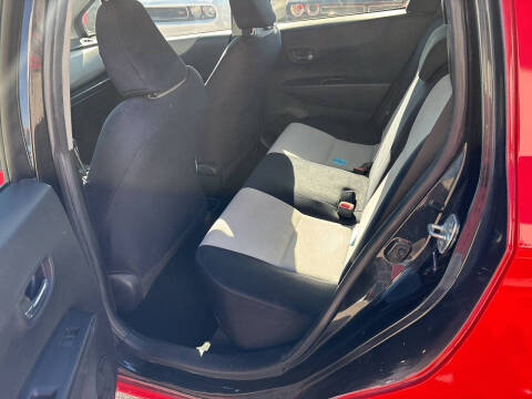 2013 Toyota Yaris 5-Door SE