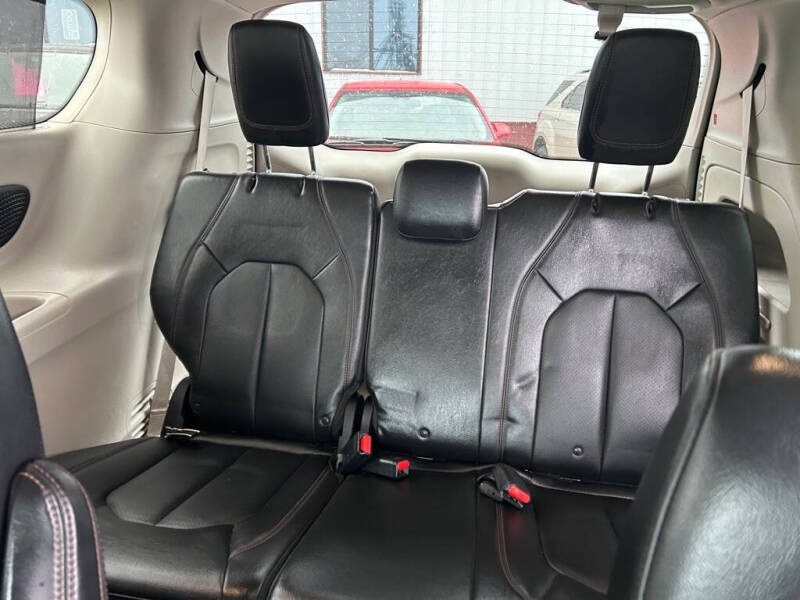 2017 Chrysler Pacifica Touring-L Plus