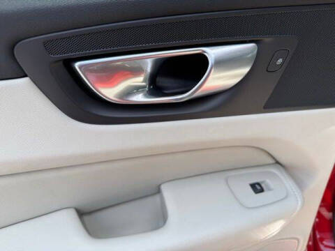 2024 Volvo XC60 B5 Ultimate Dark Theme