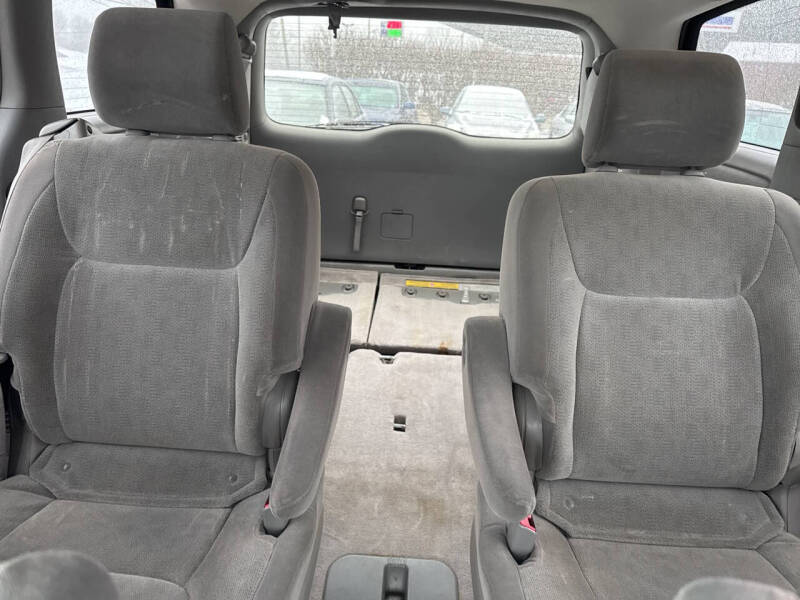 2005 Toyota Sienna XLE 7 Passenger