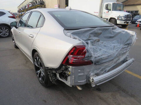 2024 Volvo S60 B5 Plus Dark Theme