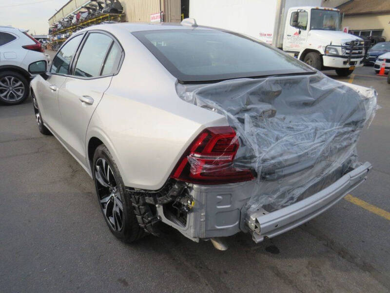 2024 Volvo S60 B5 Plus Dark Theme