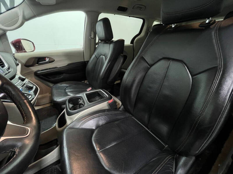 2017 Chrysler Pacifica Touring-L Plus