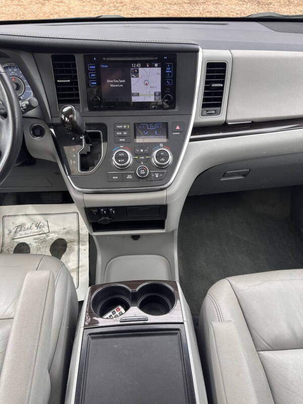 2017 Toyota Sienna XLE 8-Passenger
