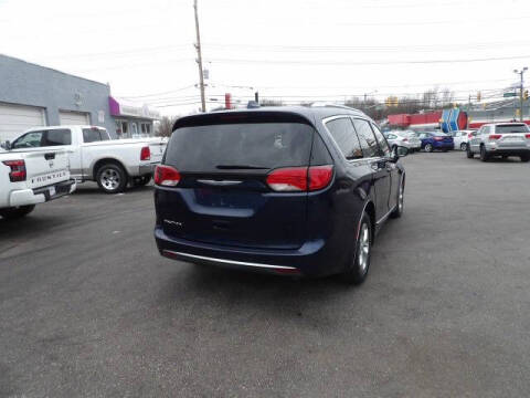 2017 Chrysler Pacifica Touring-L Plus