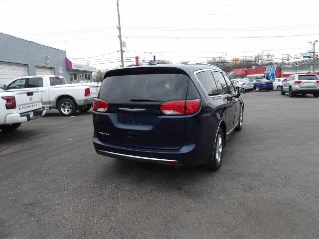 2017 Chrysler Pacifica Touring-L Plus