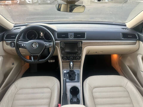 2017 Volkswagen Passat 1.8T SEL Premium