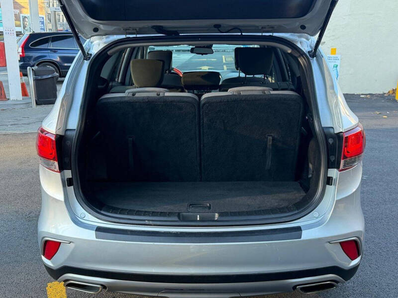 2017 Hyundai Santa Fe SE