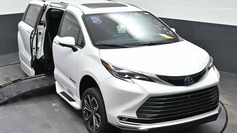 2025 Toyota Sienna Platinum 7-Passenger