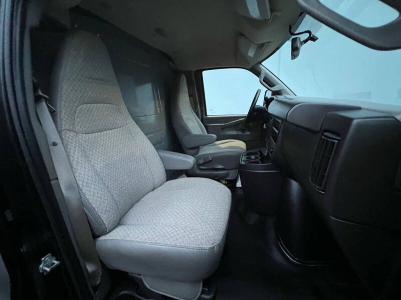 2023 GMC Savana 2500