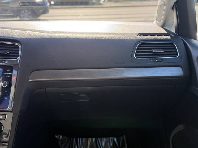 2019 Volkswagen e-Golf SE