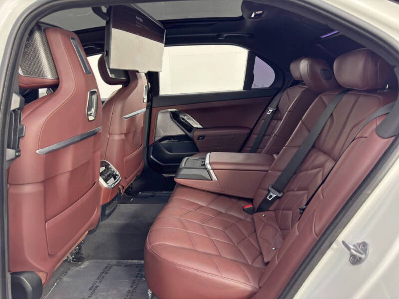 2023 BMW 7 Series 740i