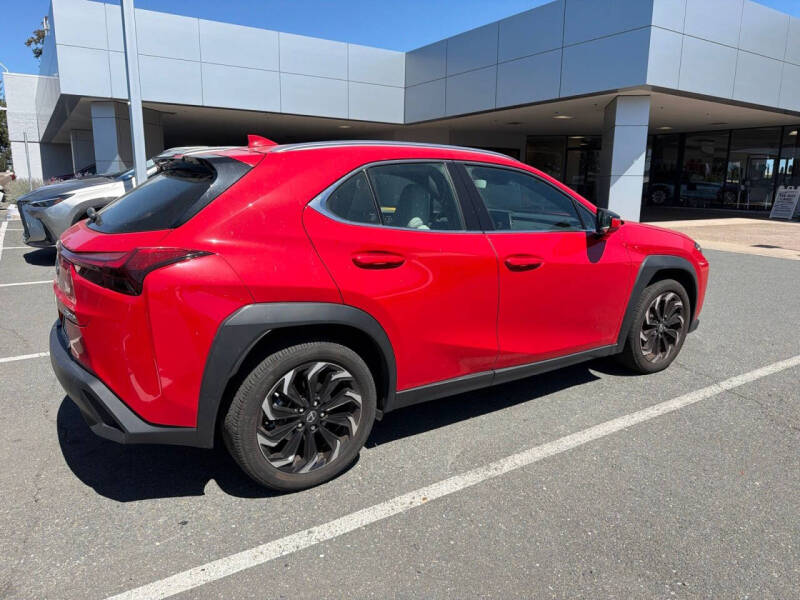 2025 Lexus UX 300h