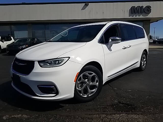 Used 2022 Chrysler Pacifica Limited with VIN 2C4RC1GG3NR198139 for sale in Bellefontaine, OH